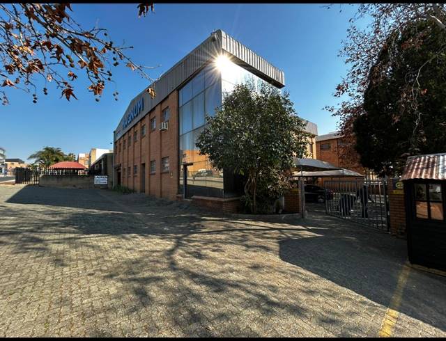 400M² WAREHOUSE TO LET IN EASTGATE